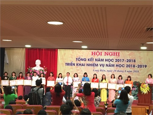 Trường mầm non Hoa Mai vinh dự được Chủ tịch Ủy ban nhân dân Thành phố Hà Nội  tặng bằng khen  hoàn thành xuất sắc nhiệm vụ công tác  năm học 2017-2018

